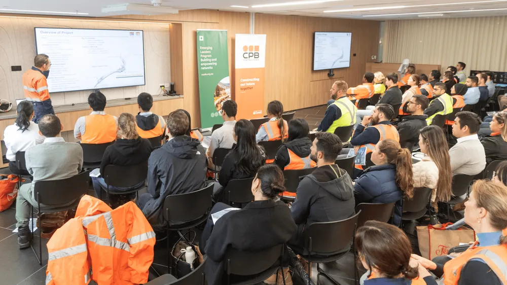 Jóvenes líderes exploran la innovación de la Warringah Freeway en Australia