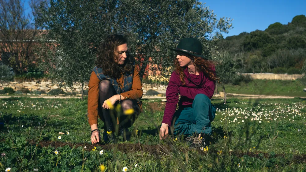 Sophie Dartois et Meryll De Batz, oléicultrice, au Moulin de Cante Perdrix.