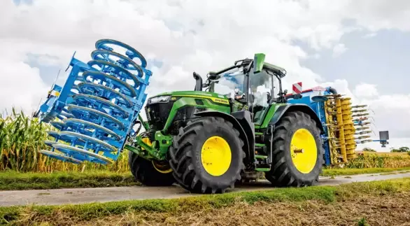 John Deere Avanza Sus Tractores 6R Hacia Mayor Automatización y Conectividad